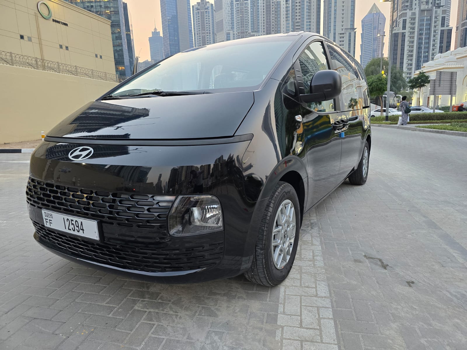 Hyundai Staria 2026 car hire in Dubai